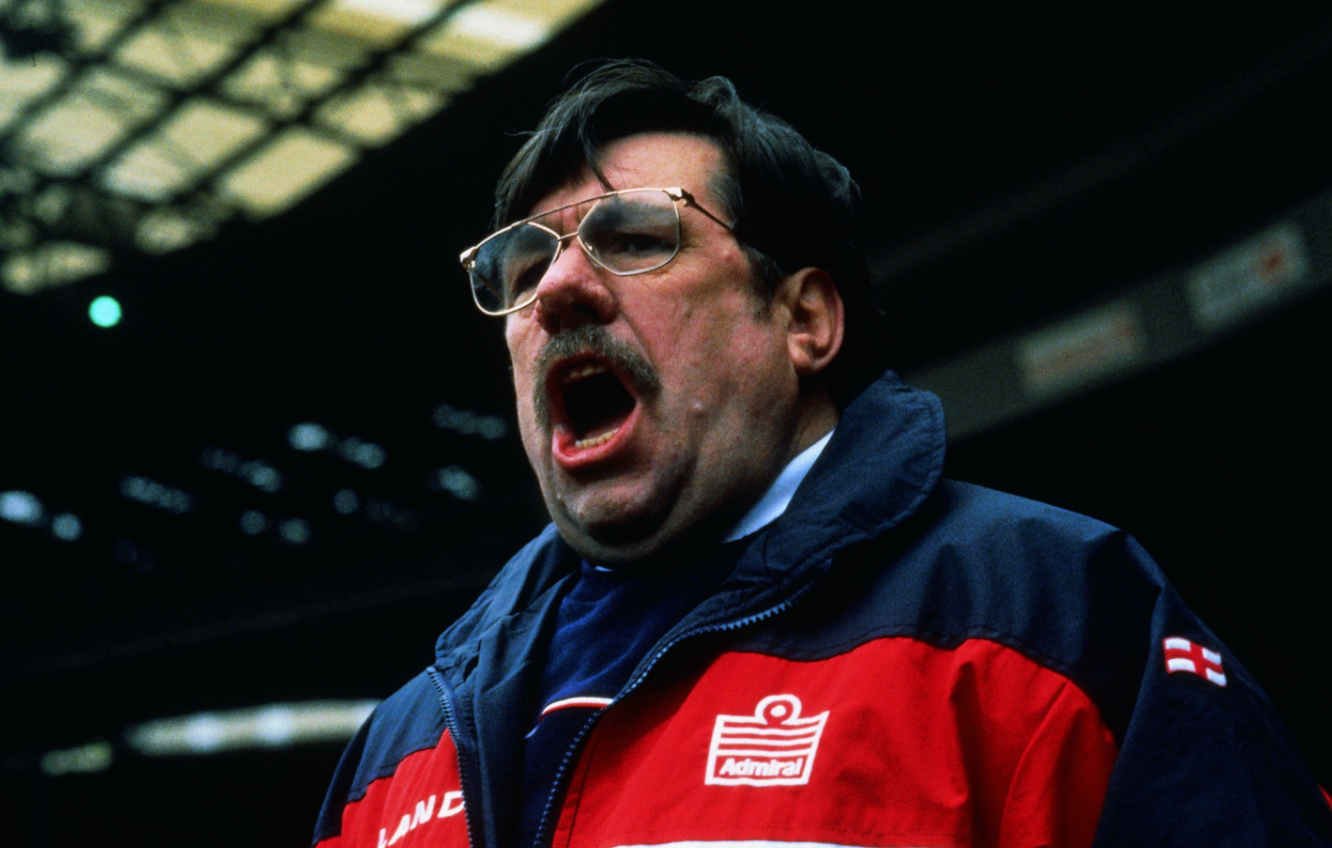 Про футбольного тренера. Тренер Майк Бассет. «Тренер» (Mike Bassett: England Manager, 2001). Фильм тренер Майк Бассет. Тренер фильм 2001.