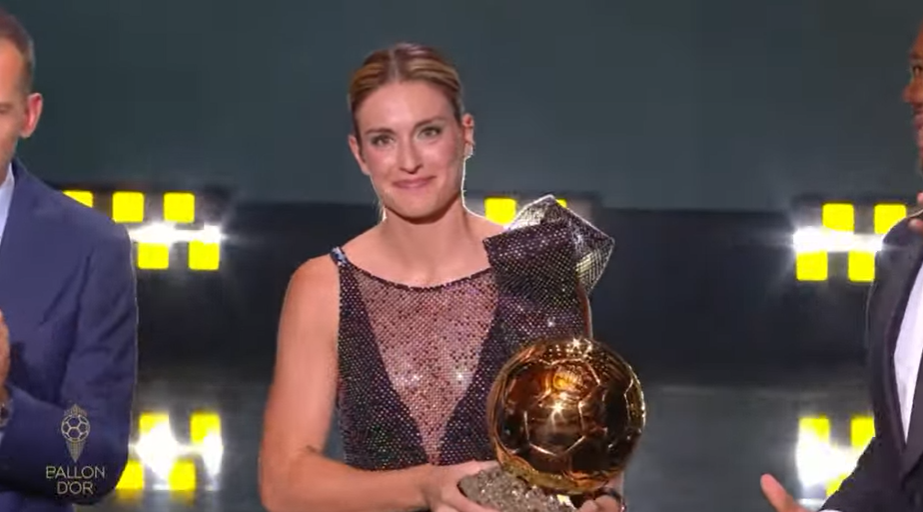 Алексия путельяс. Золотой мяч девушки. Alexia putellas ballon d'or 2022. Золотой мяч с 2012 до 2021. Айтана бонмати фото.