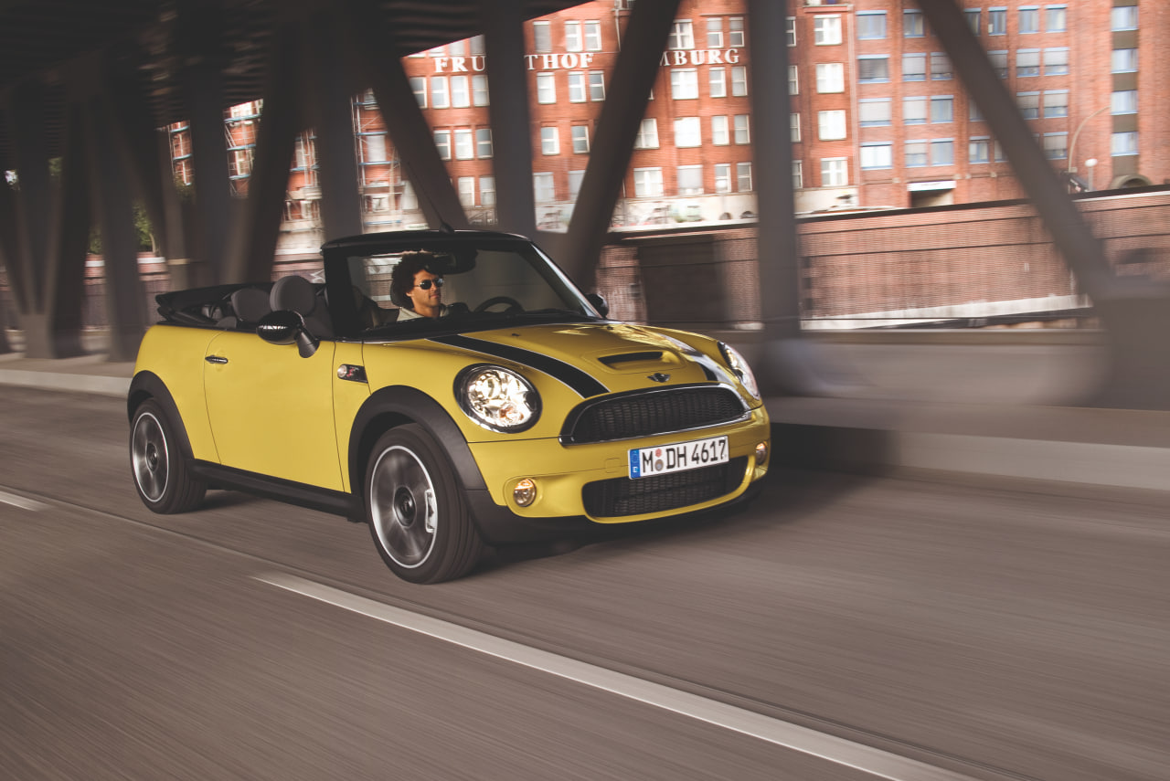 Мини 15. Yellow Mini Cooper Cabrio. Жёлтый мини Купер кабриолет 2020. Mini Cooper s 2009. Мини Купер 013.