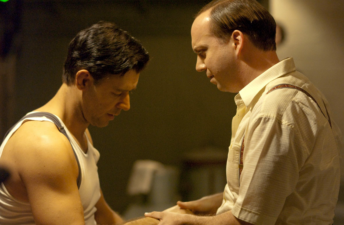 На реальных событиях про спорт. Рассел Кроу нокдаун. Нокдаун фильм 2005. Фильм нокдаун 2005 Рассел Кроу. Нокдаун Cinderella man.